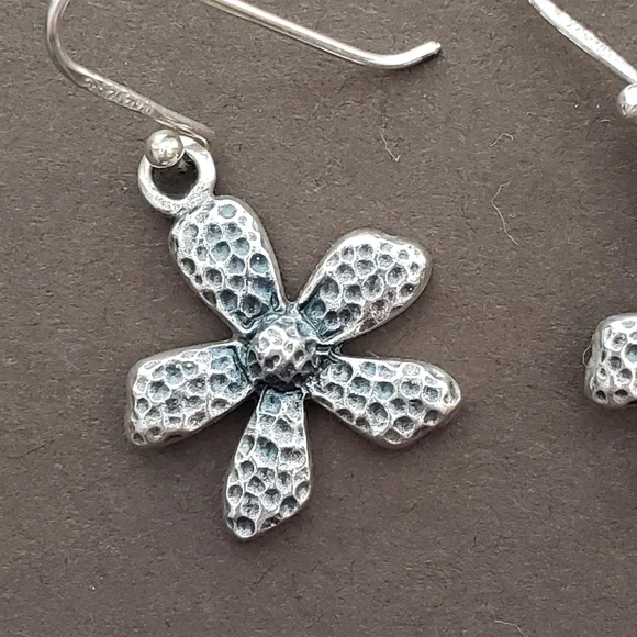 Vintage Silpada Oxidized Sterling Silver Flower Earrings  W1155 - Picture 3 of 10